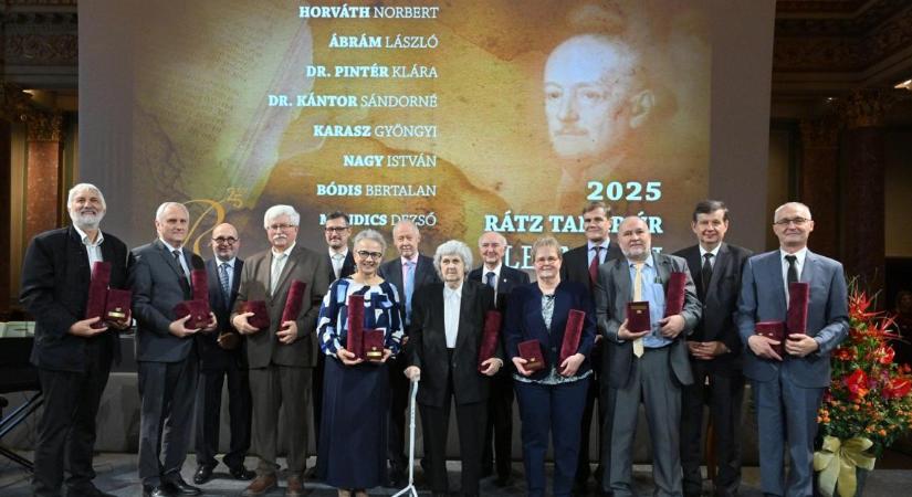 Debreceni pedagógus is a kitüntetettek között: átadták a 2025-ös Rátz Tanár Úr Életműdíjakat