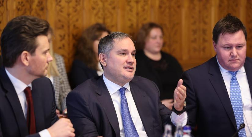 Jövőre 2,5 ezer milliárd forinttal nő Magyarország devizaadóssága, emelik a devizaarányt