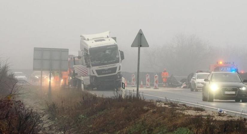 Brutális baleset a 8-as főúton: a rendőrség is vizsgálódik (helyszíni fotók)