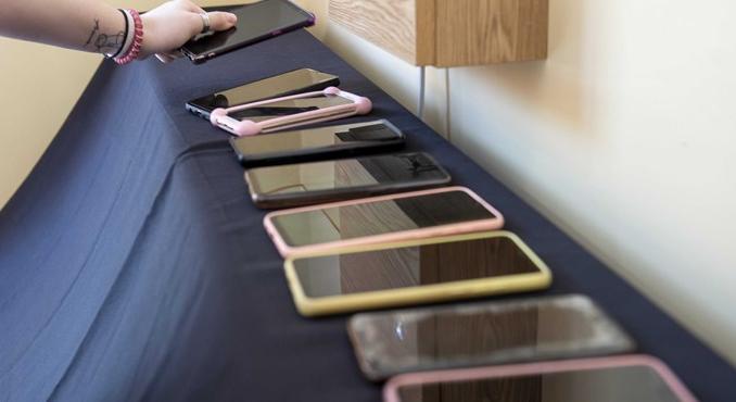 "Megszoktam, elfogadtam, túléltem” – a diákok többsége beletörődött a telefontilalomba