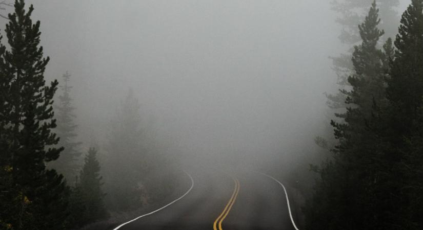 A sűrű, tartós köd miatt elsőfokú riasztás van érvényben