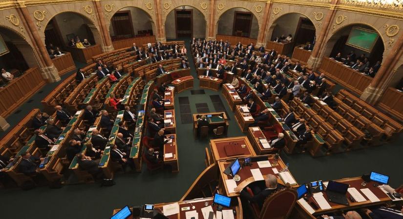 Egy parlamenti felszólalásból derült ki, mikor indul a szolnoki vasútállomás felújítása