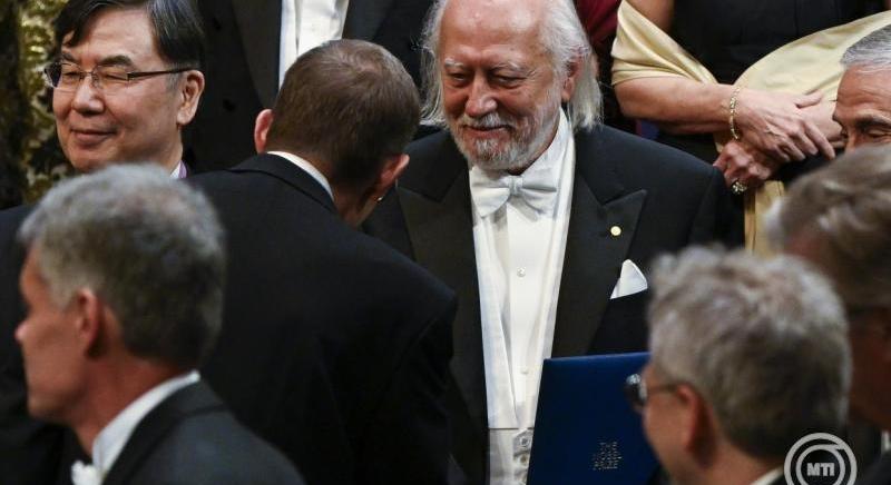 Krasznahorkai átvette az irodalmi Nobel-díjat