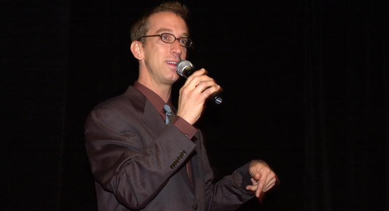 Túladagolta magát, majd az utcán esett össze az amerikai humorista