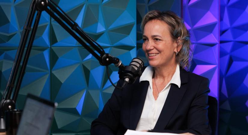 Tényleg 70 százalékot lehet spórolni a karácsonyi bevásárláson, ha kivárjuk a megfelelő alkalmat? – Közös költség podcast a PwC szakértőjével