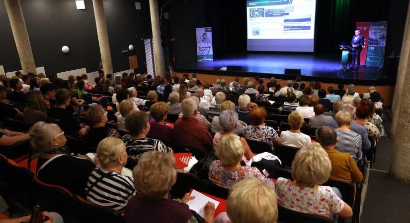 Karácsonyi ünnepléssel zárult a szabadegyetem