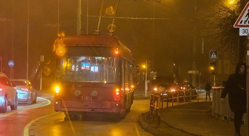 Baleset történt a Belvárosi hídnál, akadozik a forgalom