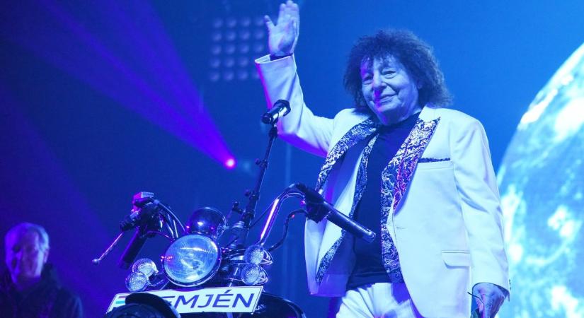 „A lépcső nem akart abba az irányba menni, ahova én mentem” – Demjén Ferenc balesetéről beszélt