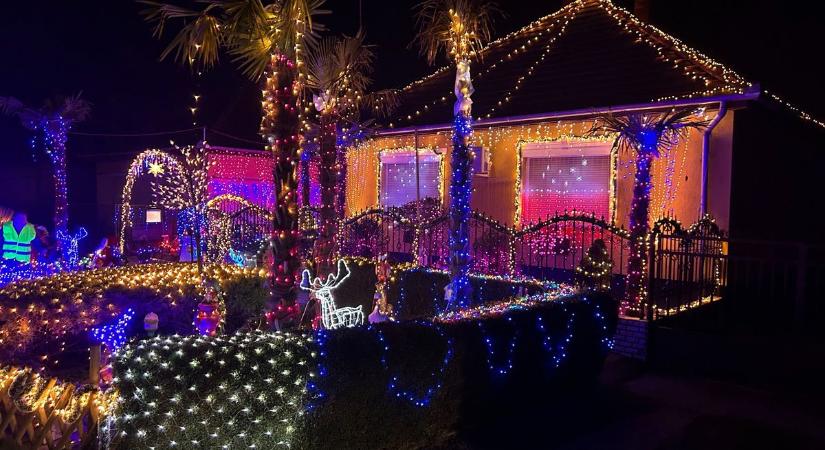 Közel két kilométer hosszú fényfüzér díszíti ezt a kerekegyházi családi házat – fotók, videó