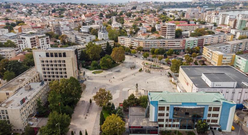 Riadalom egy tömbházban – Besüppedt egy földszinti lakás padlózata