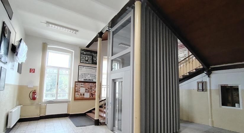 Akadálymentesítették a Selye gimit