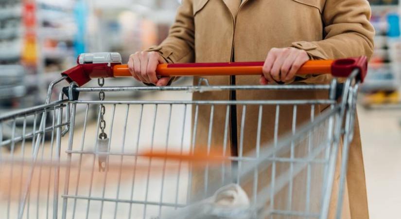 Erre való a furcsa hurok a bevásárlókocsin - Senki nem tudja, pedig praktikus