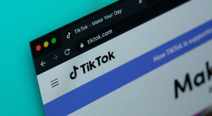 Figyelmeztetnek egy undorító TikTok-trendre: lányokat aláznak meg