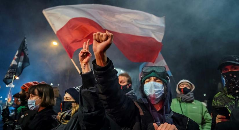 Csütörtökön várhatóan hatályba lép a lengyel abortusztilalom, nagy tüntetések várhatók