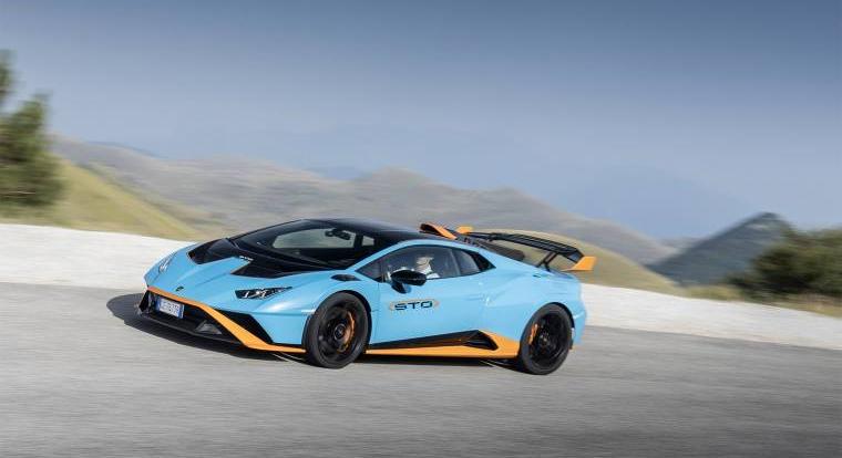 A srác, aki 75 millió dollárért árulta a lambo.com-ot, végül ingyen oda kellett adnia a Lamborghininek