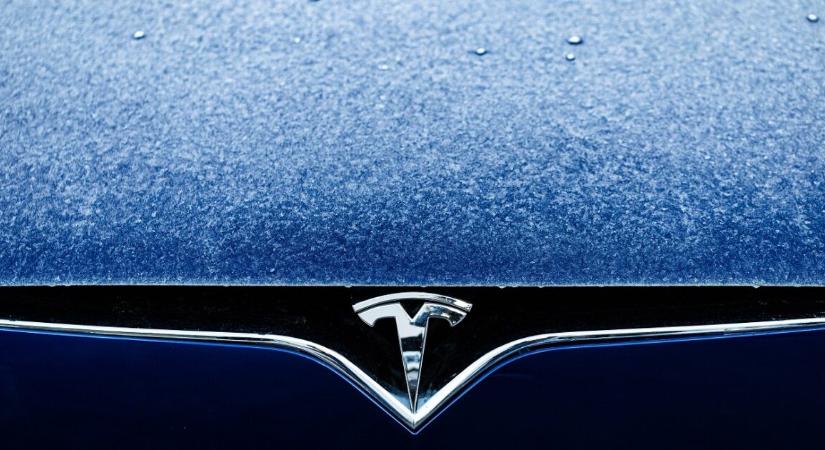 Meghalt egy 29 éves anya, a 7 hőnapos kislányát még ki tudták hozni a lángoló Teslából