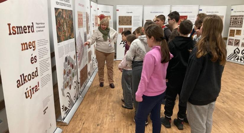 Ősi motívumok új köntösben: futurisztikus tárlat nyílt a szűcsi művházban