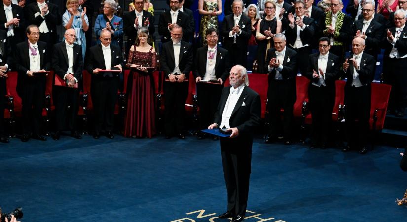 Miután lecsúszott a Mandiner kitüntetéséről, Krasznahorkai László a Nobel-díjjal vigasztalódott