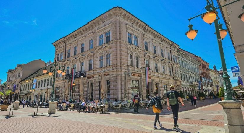 Bezárt Szeged népszerű lángosozója, sikert aratott a Pick Szeged és megnéztük milyen egy bejgliteszt