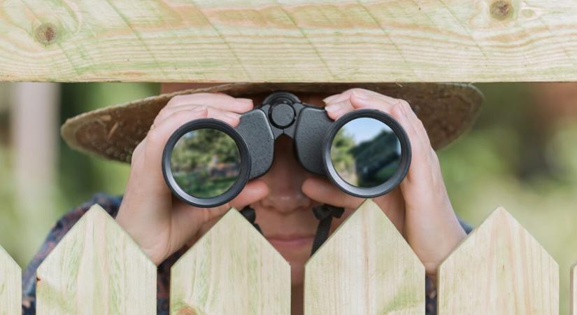 Csak most költözött be a család az új otthonába, máris rájuk támadtak a szomszédok