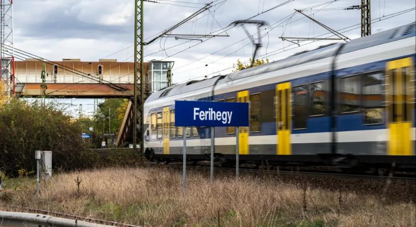 Magánkézbe adják a reptéri gyorsvasút fejlesztését – itt vannak a legfontosabb kérdések a koncessziós terv körül