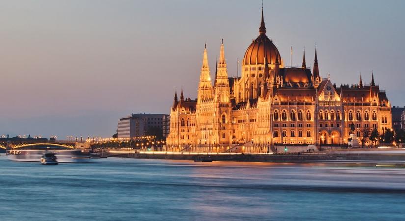 Rendkívüli ülésnapot kezdeményez az ellenzék a Szőlő utcai ügyben