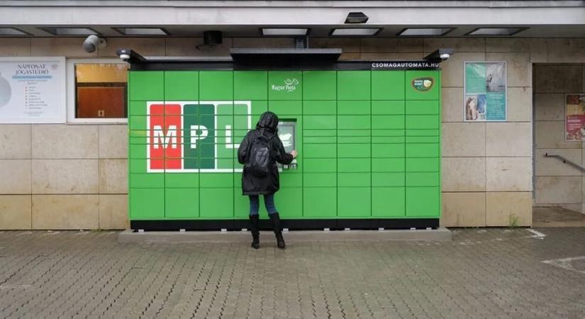 Átadták a Magyar Posta új, hipermodern logisztikai központját