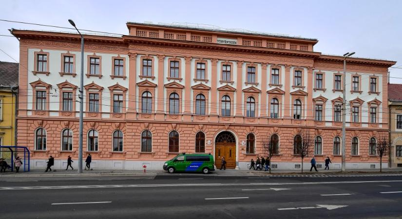 Milliókra perelte be egy bíró a saját bíróságát – első fokon nyert