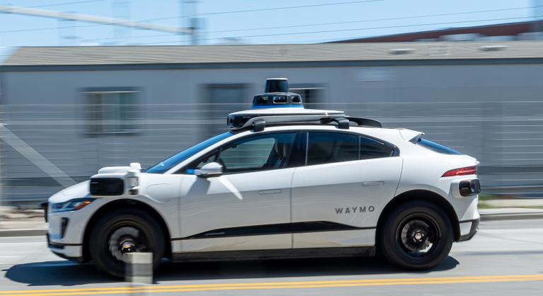 Robottaxiban szült egy nő San Franciscóban, hamarabb ért a kórházba, mint a mentő