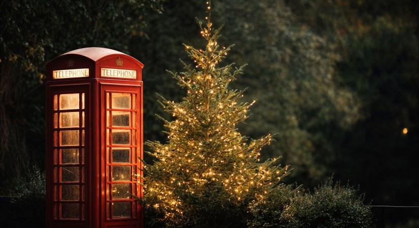 Ezért néz ki ilyen borzalmasan London karácsonyfája, amin a fél világ nevet