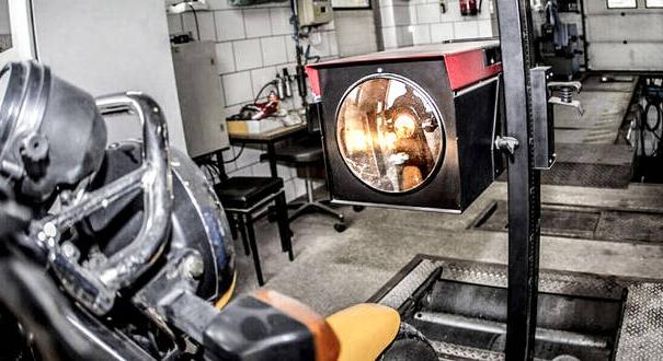 Polírozás, izzócsere vagy LED-fényszóró? Így lesz hatékony és szabályos a világításod