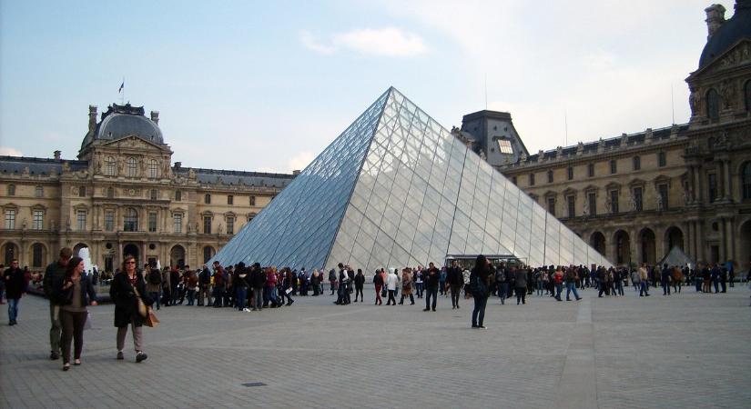 Kiderült: 30 másodpercen múlt, hogy megússzák a Louvre rablói