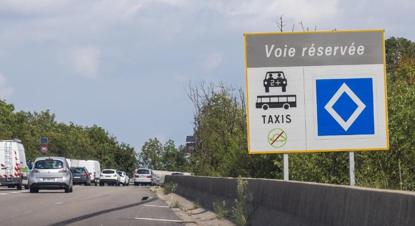 Új közlekedési táblát vezettek be. Mit jelent a rombusz alakú tábla?