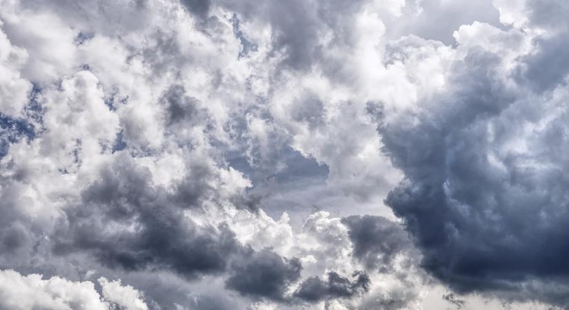 Enyhülő idő, ritkuló köd és szakadozó felhőzet