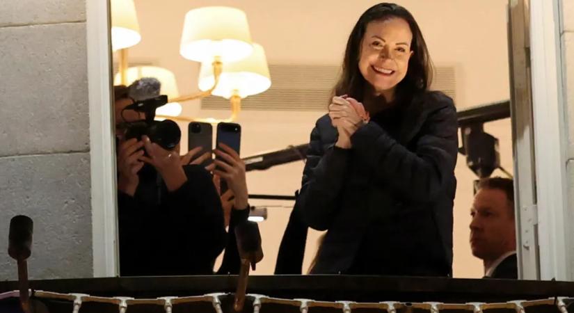 Váratlanul megjelent Oslóban a majdnem egy éve Venezuelában bujkáló Nobel-békedíjas María Corina Machado