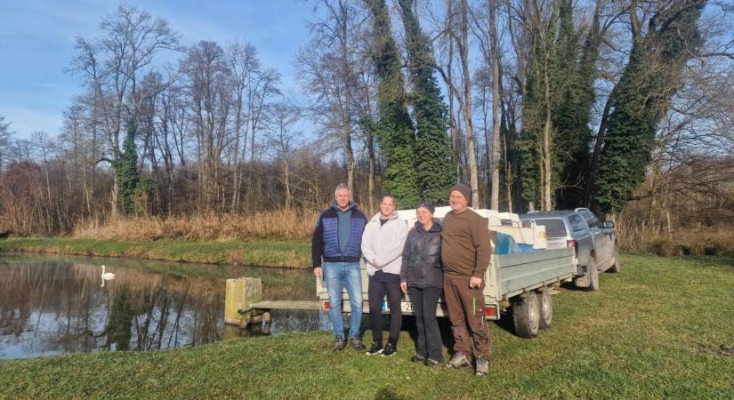 Egy óriási kádban érkezett a segítség Petesmalomra