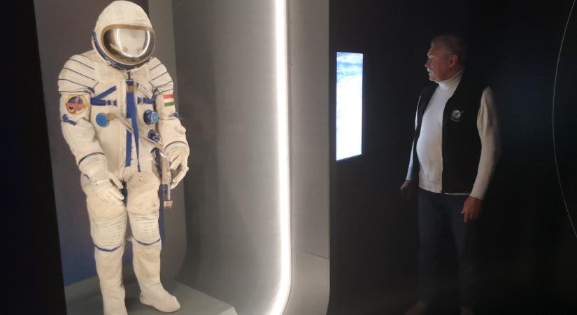 Látogatás a Huniverzum kiállításon Farkas Bertalannal