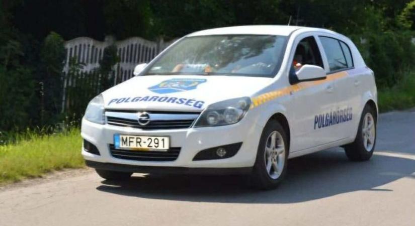 Polgárőrök siettek a földön fekvő férfi segítségére Pápán