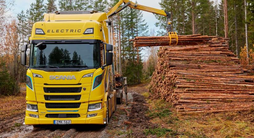 Elektromos monstrum az erdőben: világpremier a faanyagszállításban Svédországban VIDEÓ