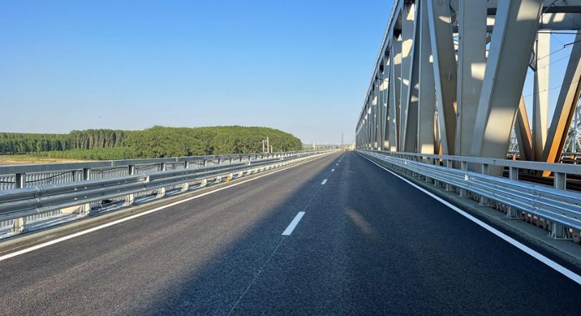 Állatmaradványok szóródtak szét az autópályán