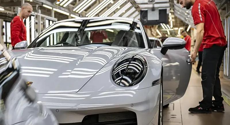 Tömeges leépítéstől tartanak a Porsche német üzemeiben