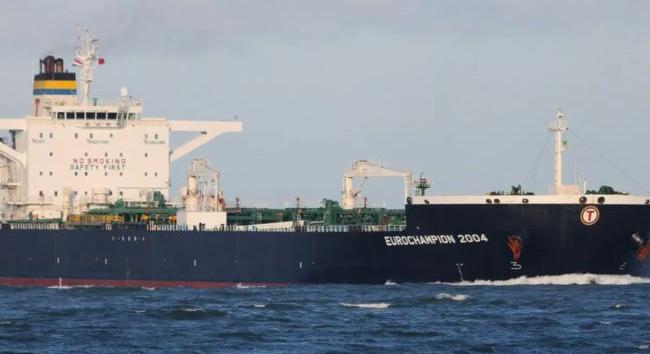 Az SZBU tengeri drónjai kilőttek egy újabb orosz kőolajszállító tankhajót a Fekete-tengeren