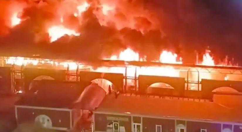 Robbanások rázták meg Szentpétervárt, lángokban áll a város piaca