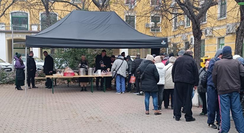 Szeretetvendégségre várják Dunaújváros és térsége rászorulóit pénteken