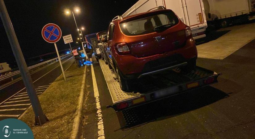 Hatalmas bukás az M7-esen - több mint egymilliós bírság és bilincs a sofőrnek - fotó