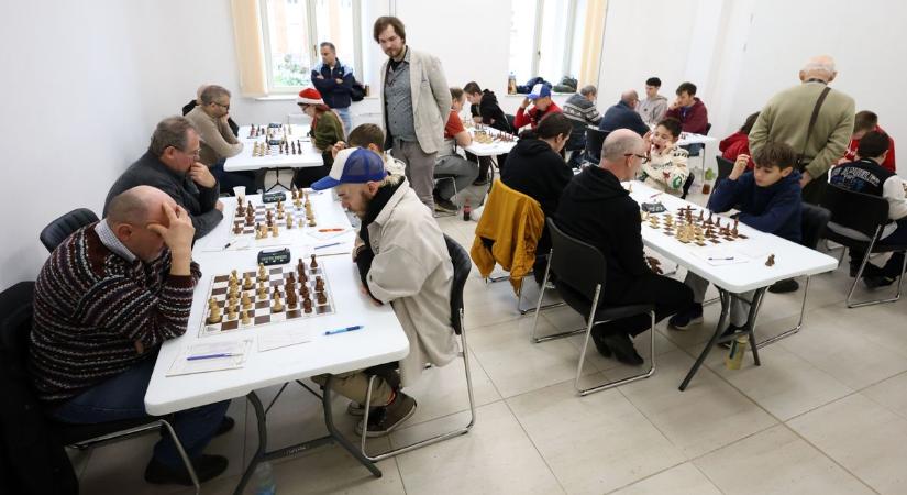 Dobogón telel a Nagyatád