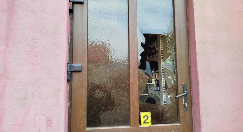 Helyi boltot rabolt ki egy férfi a Rahói járásban