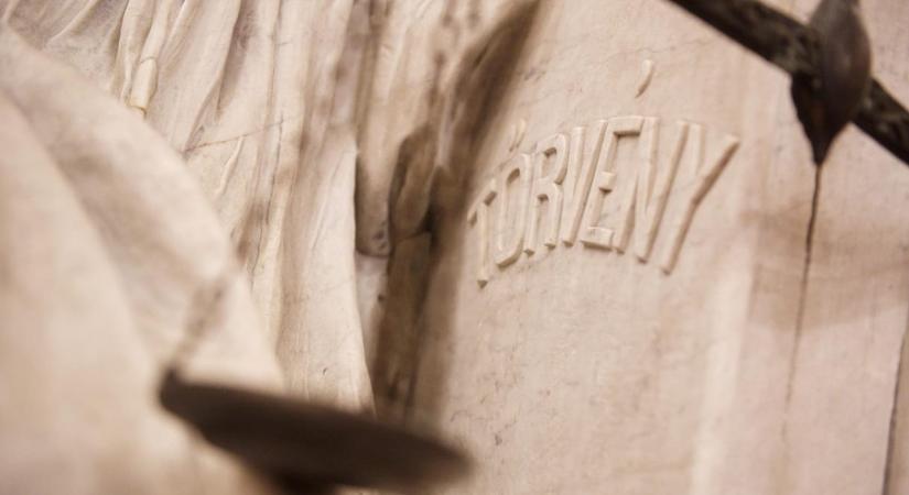 Fiúk nemi szervét fogdosta a képzési gyakorlaton, vádat emeltek egy Pest megyei férfi ellen