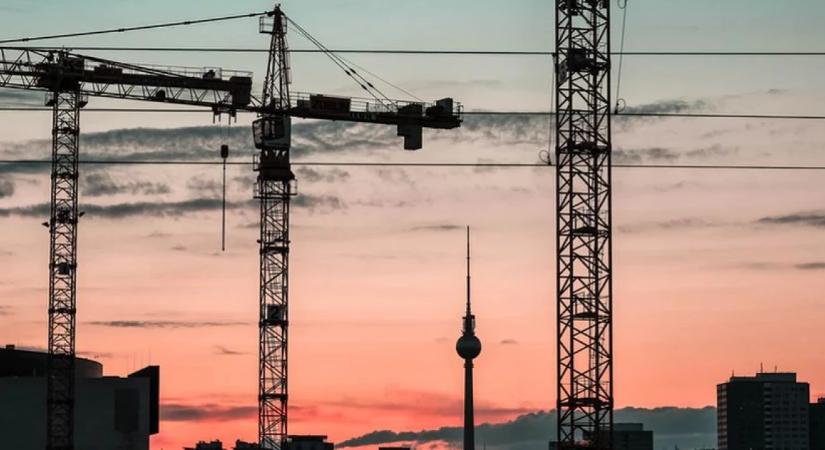 Kavicskirály, gazdaglistás, politikai háttérember: az ő cégeik kaptak eddig kiemelt ingatlanfejlesztéseket