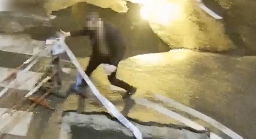 Botrány Pécs belvárosában: fiatalokat vert, kukákat és oszlopokat döntött ki két ámokfutó (VIDEÓ)